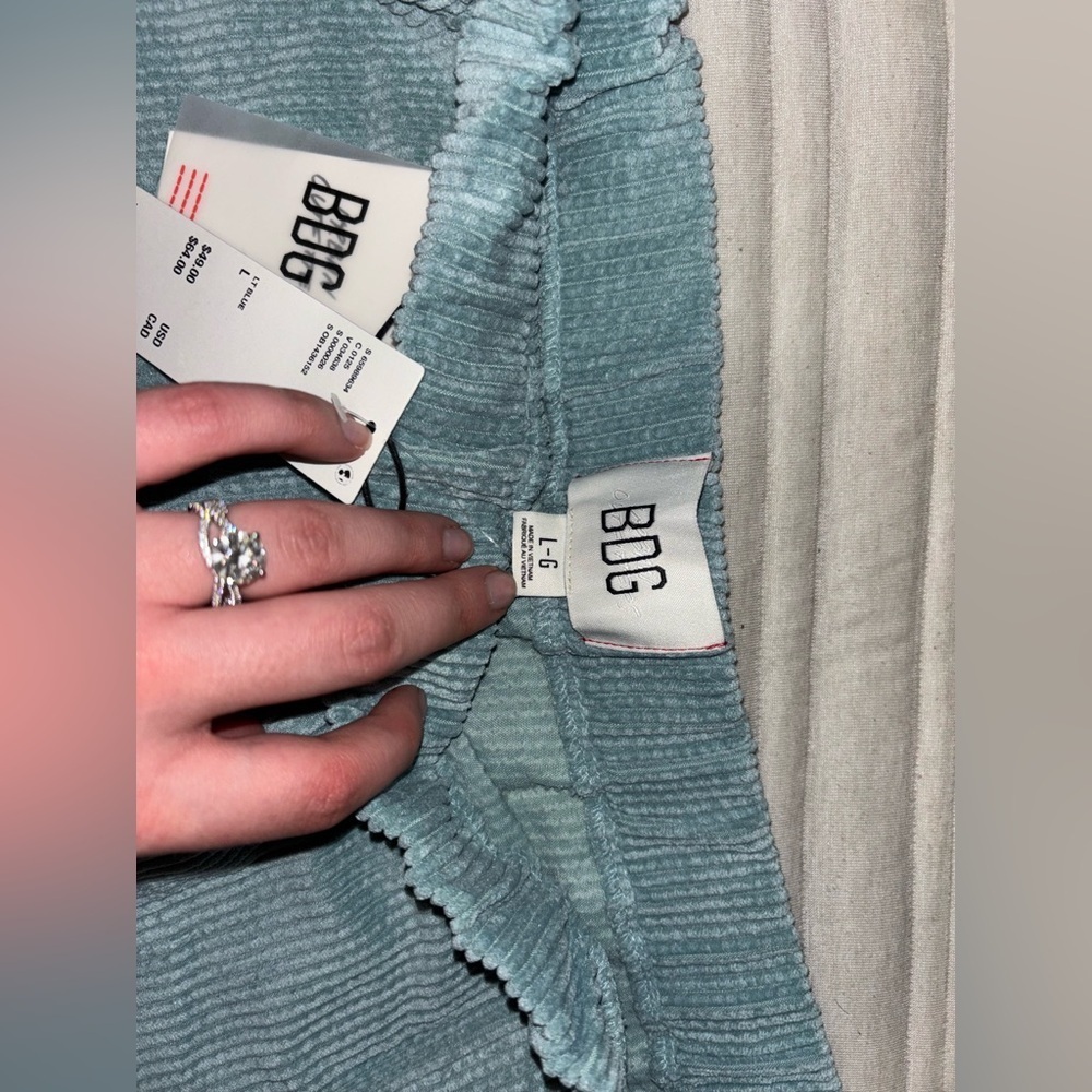 Nwt BDG Toni Corduroy Pull On Shorts Size L Women Urban Outfitters - Picture 4 of 6